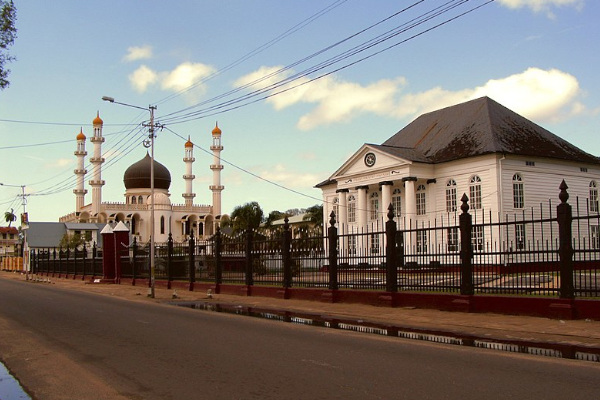 Synagoge und Moschee in Paramaribo